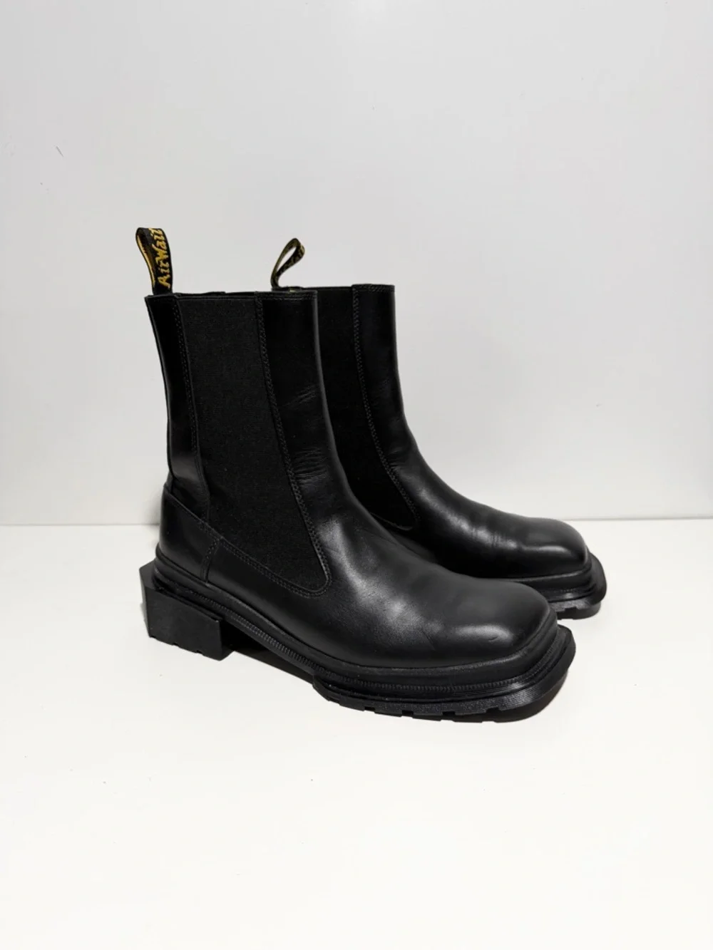 Dr Martens Maybole chelsea boots in black leather Women’s Black Chelsea Platform